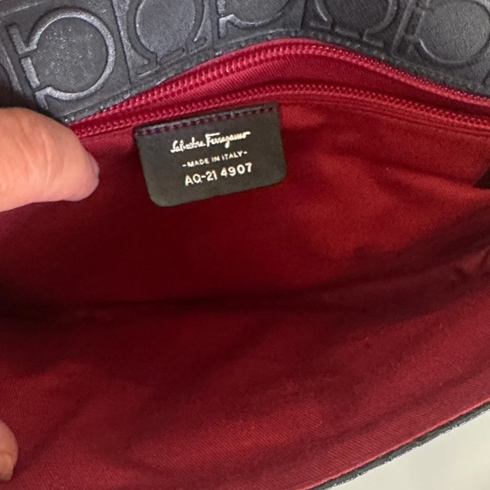 Salvatore Ferragamo Vintage Logo-Embossed Leather Shoulder Bag – Black - Picture 11 of 12